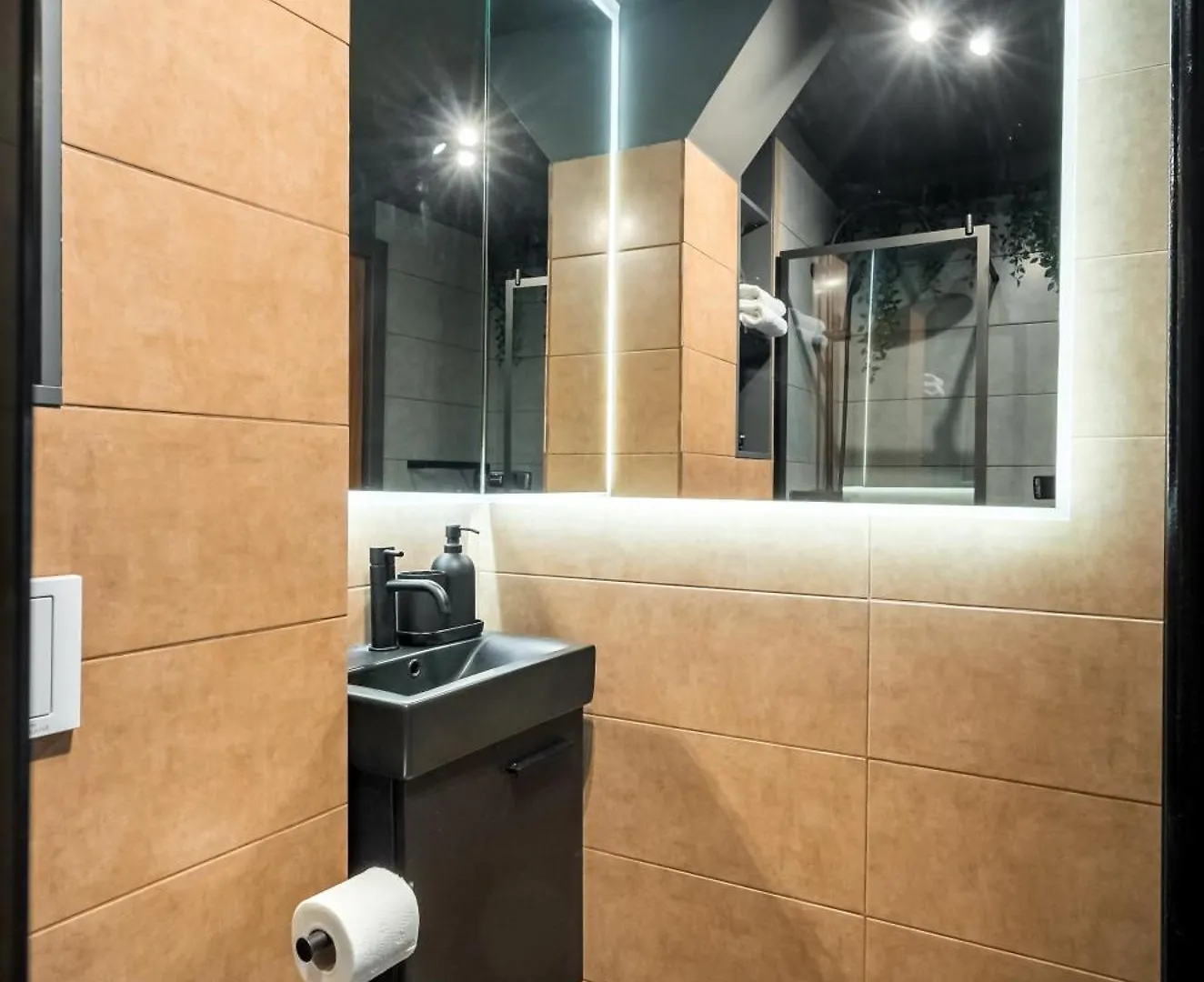 Urban Jungle Ultracentral Studio Bucharest Apartment