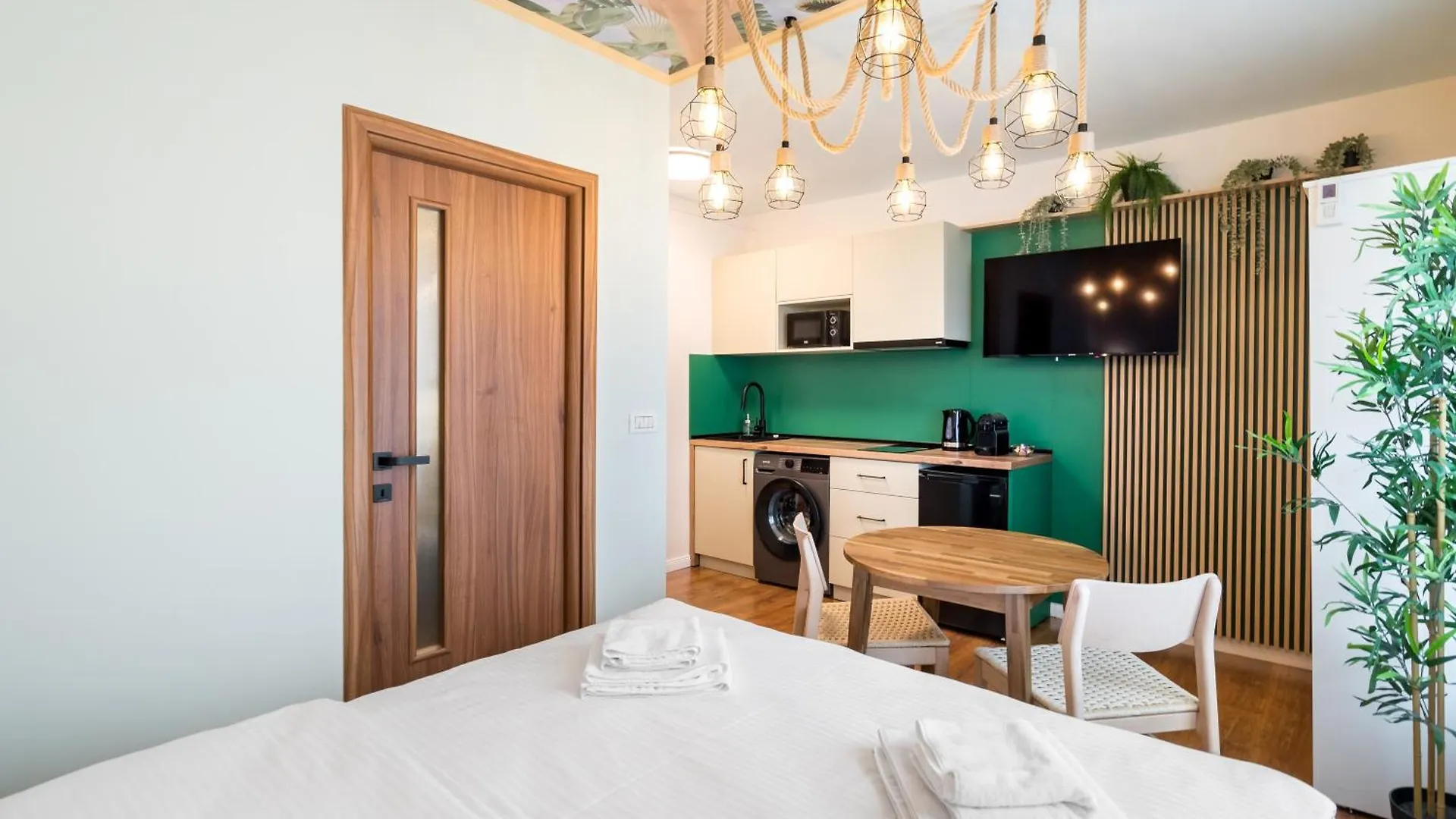 Urban Jungle Ultracentral Studio Bucharest Apartment