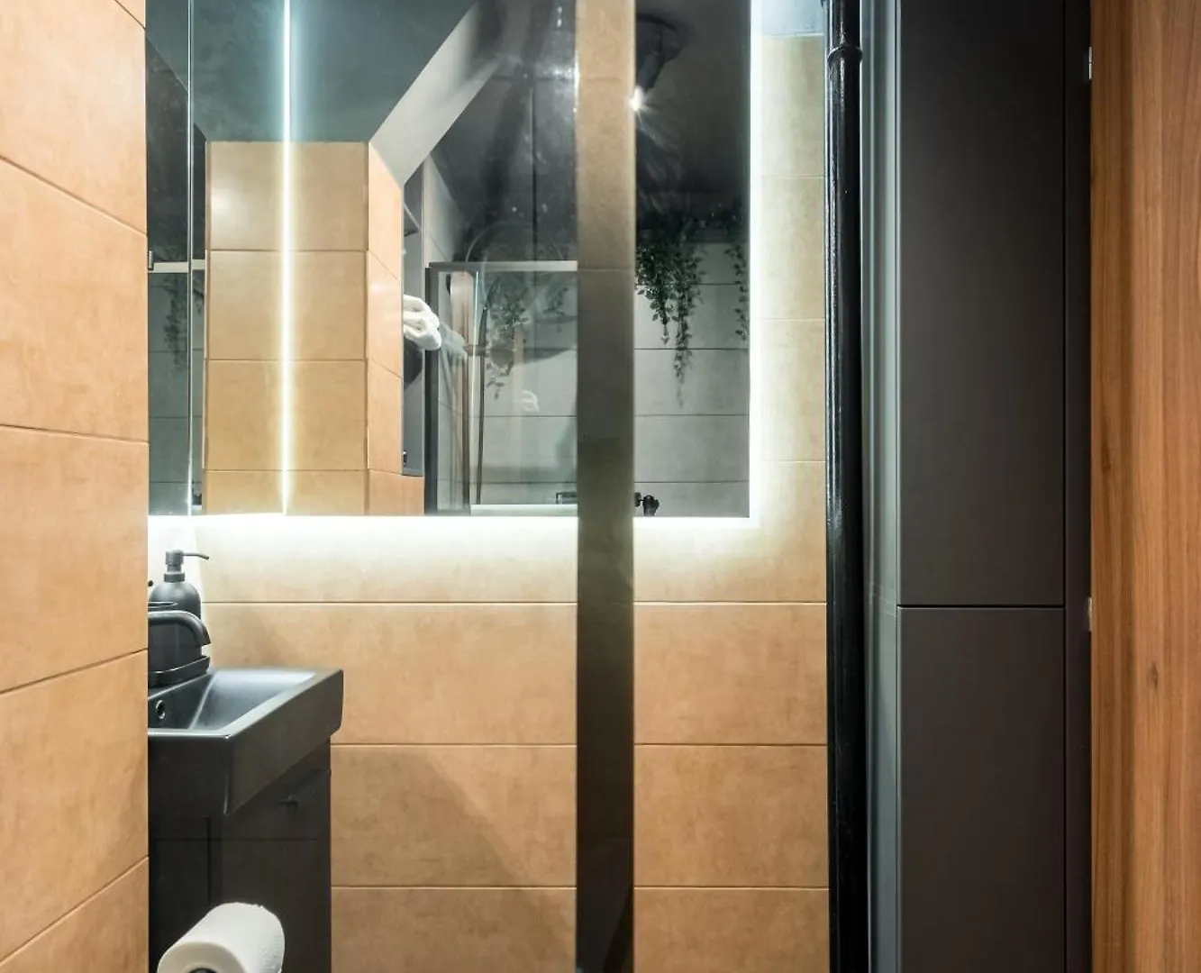 Apartment Urban Jungle Ultracentral Studio Bucharest